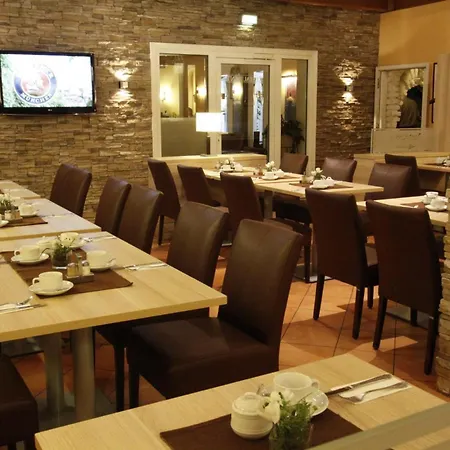 Kaiserhof Hotel 3*