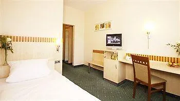 凯瑟霍夫韦塞尔酒店 3*